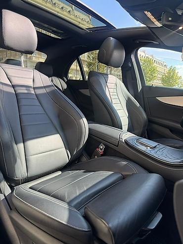 bentley bentayga 6 at: Mercedes-Benz E-Class: 2 l | 2023 il Sedan — 5