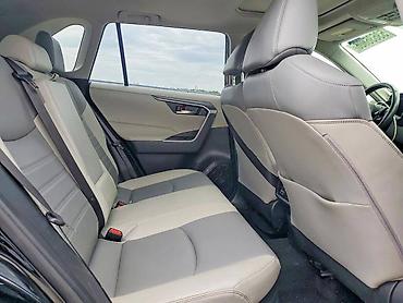 inter: Toyota RAV4: 2022 г., 2.5 л, Автомат, Гибрид — 8