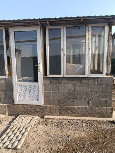 продаю дом в ново покровке: Сдаётся дом без хозяина. Все необходимые условия для проживания есть