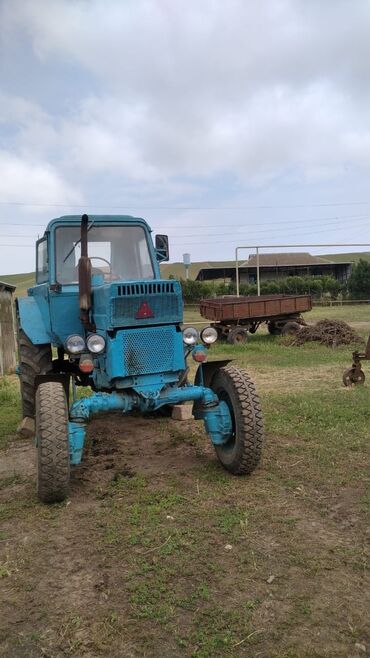 traktor şəkilləri: Трактор Belarus (MTZ) MTZ80, 1980 г., 150 л.с., мотор 8 л, Б/у