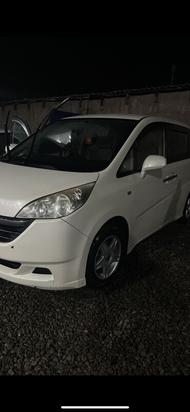 Honda Stepwgn: 2005 г., 2 л, Автомат, Газ, Минивэн