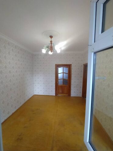 Köhnə tikili: Bakı, 4-cü mikrorayon, 2 otaqlı, Köhnə tikili, m. Memar Əcəmi, 43 kv. m — 2