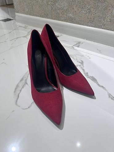 Tuflilər: Bershka brendinə aid teze hündürdaban hec geyunilmeyib 39-40 ölçüye — 4