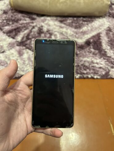 Digər mobil telefonlar: Smartfon – qızılı rəngdə Xüsusiyyətlər və dizayn: - Ekran: tam ön — 9