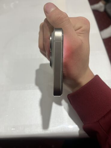 Apple iPhone: IPhone 15 Pro, Б/у, 256 ГБ, Серебристый, Чехол, 88 % — 9