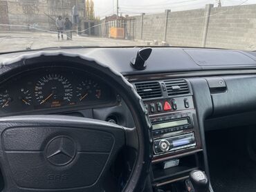 Mercedes-Benz: Mercedes-Benz : 1996 г., 3.2 л, Автомат, Бензин, Седан