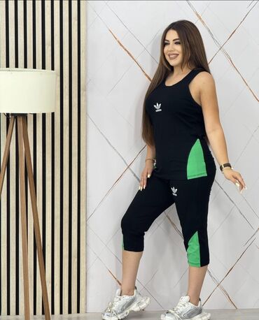 Digər qadın geyimləri: Standart razmer,Eyni şəkildəki geyim,bir yaşıl hissənin əvəzinə göy