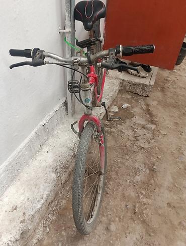 декаль: Городской/подростковый велосипед с жёсткой вилкой и колёсами 26". Рама — 3
