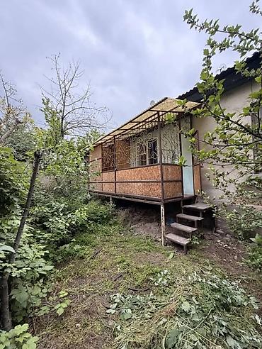 Продажа коттеджей и домов: 🏡 Продаётся просторный дом 📍 Район Ош базар Срочная продажа! • 🛏 — 3