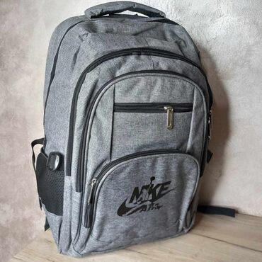 Torbe: Podeljeni unutrašnji deo + srednji i dva mala dela, skladište za piće — 7