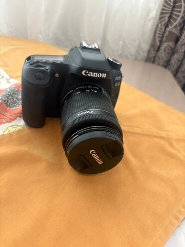 Fizika: Canon EOS DSLR fotoaparat + Canon 18-55mm lens - Korpus: Canon EOS