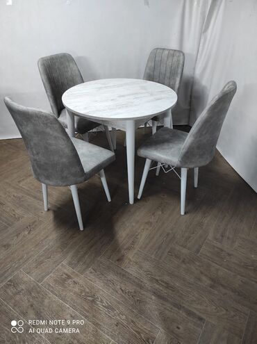 Setovi stolova i stolica: Cena kompleta 💵💸 🔹Stolica 🔹Boja -Zelena 🔹Materijal-metalni ram — 10