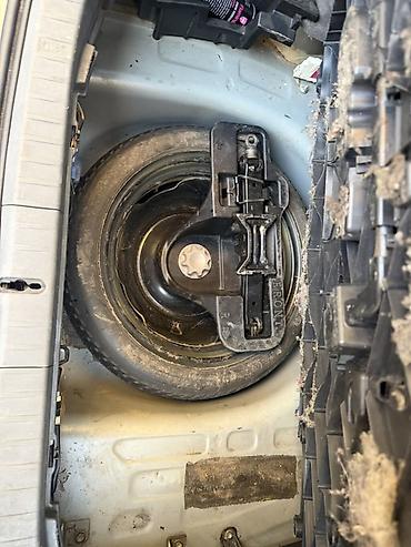 Nəqliyyat: Toyota Prius (II nəsil) hibrid liftbek Xüsusiyyətlər: - Hibrid — 5
