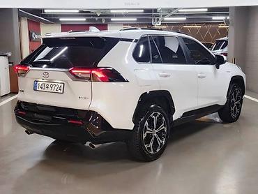 kia sorento hybrid: Toyota RAV4: 2025 г., 2.5 л, Вариатор, Гибрид, Кроссовер — 2