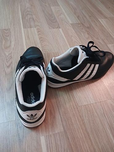 Krasofkalar və idman ayaqqabıları: Adidas Originals kişi ayaqqabısı - Model: Adidas Originals (klassik — 2