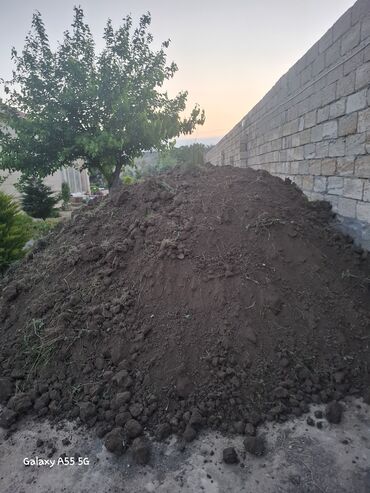 Digər tikinti daşları: Təsvir: - Döküntü torpaq/şevrelənmiş torpaq materialı - Yük maşını ilə — 15