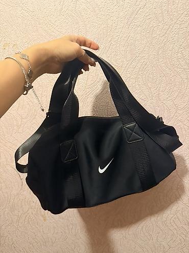 nike corab: Nike idman çantası – qara rəng - Kompakt, silindrik formalı dizayn - — 1