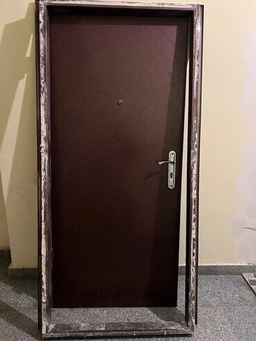 Furnitura və aksessuarlar: Metall giriş qapısı – tam komplekt - Material: qalın metal