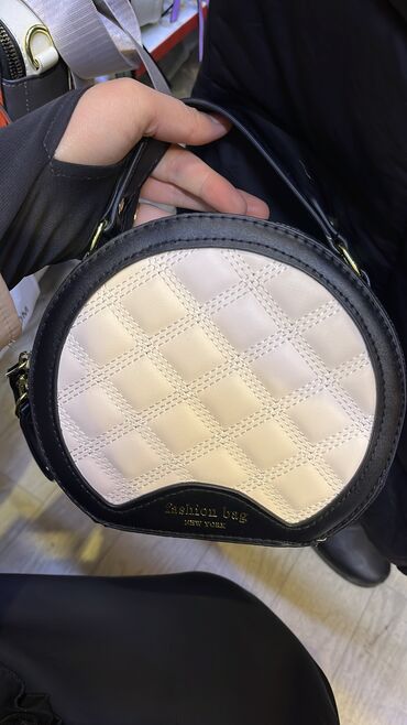 Классические сумки: Все по 700 — 11