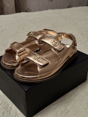 женская обувь 41 размер: Босоножки кожаные Chanel (люкс копия)б/у Размер 40-41 1500(брала за