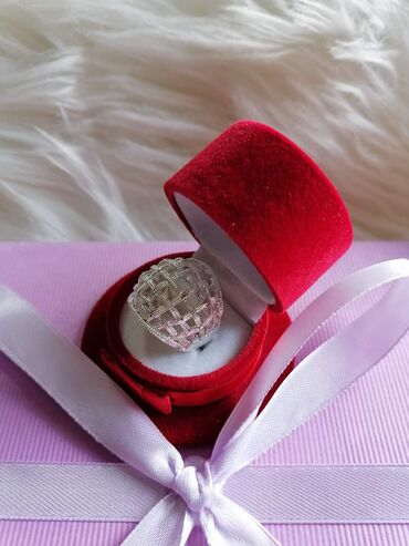 Prstenje: Cena 1300din — 17