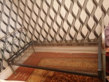продам кровать двуспальную бу: Односпальная кровать, Без подьемного механизма, Без матраса, Без выдвижных ящиков