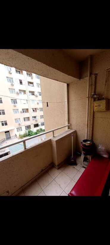 Uzunmüddətli kirayə mənzillər: Xətai metrosunun çıxışında 13 mertebeli binanın 3-cü mərtəbəsində — 10