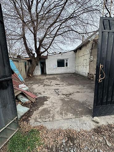 Продажа коттеджей и домов: Срочно продаётся пристроенная времянка в центре города, район — 2