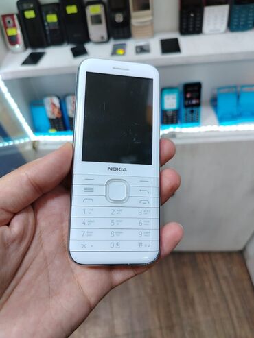 Rover: Nokia 8000 4G, 1 TB, rəng - Ağ, Düyməli, İki sim kartlı