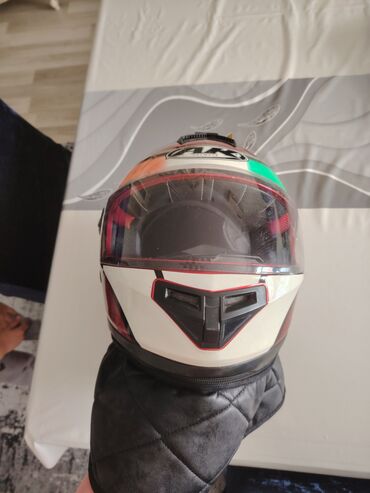 Moto dəbilqələr: Təcili satilir tezedir 1ay istifade olunub cizigi qirigi yoxdur