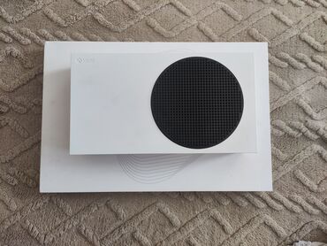 Xbox Series S: Xbox Series S (полный комплект) состояние новой. почти не играл. есть — 2