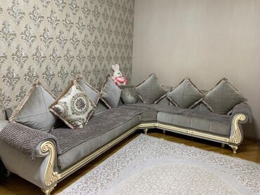 Masa və oturacaq dəstləri: Künc divan, İşlənmiş, Açılmayan, Bazasız, Parça, Çatdırılma yoxdur