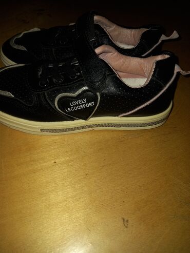 qiz ucun papaqlar: Krossovka, Qız üçün, 25