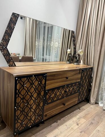 Digər mebel: ((2133))* Asya* Kamod Ölçü: Dərinlik- 50 sm Uzunluq- 1.82 sm Ümumi