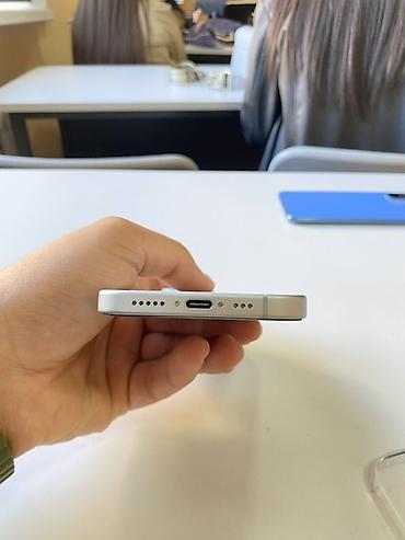 Apple iPhone: IPhone 15, Göy — 5