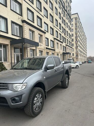 аутбек механика: Mitsubishi L200: 2014 г., 2.5 л, Механика, Дизель, Пикап