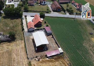 Kuće na prodaju: NA PRODAJU! Useljiva kuća u Takovu pored Uba! Ukupna useljiva — 15