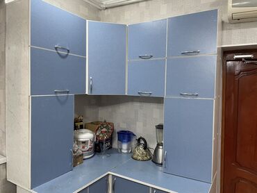 кухонный стол угловой: Угловой кухонный гарнитур из ЛДСП - Конфигурация: угловая, с верхними