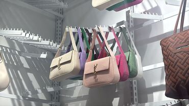 Handbags: Shoulder bag