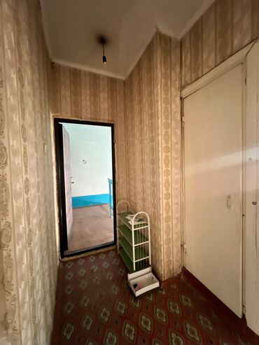 квартира продажа ош: 3 комнаты, 70 м², 105 серия, 5 этаж, Старый ремонт