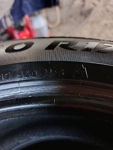 275 35 r18: Продаю в идеальном состоянии зимние шины.без шишек и порезов.отдаю по — 6
