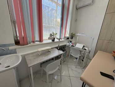 аренда офисных помещений: Сдается кушетка для косметолога почасовой - 500 сом/час. Район