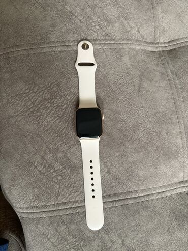 эпл вотч се 2: Умные часы Apple Watch 4 серии 40мм с корпусом золотистого цвета и