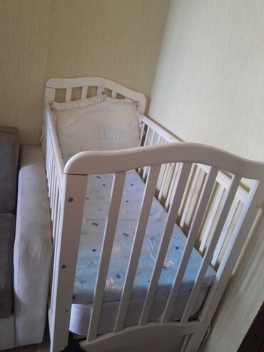 столик на кроватку: Для девочки и мальчика, Четырехугольная, Колыбель, С бортиками, С матрасом, Без механизма качания