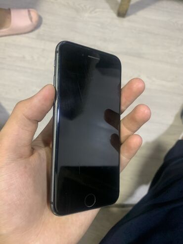 купить ipod touch 7: IPhone 8, Колдонулган, 64 ГБ, Кара, Кулакчындар, Заряддоочу түзүлүш, Коргоочу айнек, 77 %