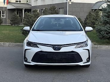 Toyota Corolla: 2022 г., 1.8 л, Вариатор, Гибрид, Седан