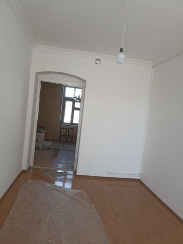 ismayıllıda ev satılır: Bakı, M.Ə. Rəsulzadə qəs., 2 otaqlı, Köhnə tikili, m. Azadlıq Prospekti, 65 kv. m