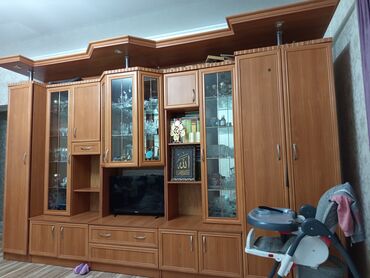 хозтовары оптом дордой: Продается стенка в хорошем состоянии,30 тыс.сом