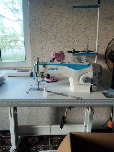 чайка швейная машинка: Швейная машина Jack, Швейно-вышивальная, Полуавтомат