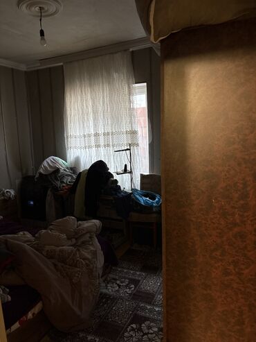 Binalar: Binəqədi rayonu, mərkəzə yaxın ərazidə həyət evi satılır. Ev 2 — 9